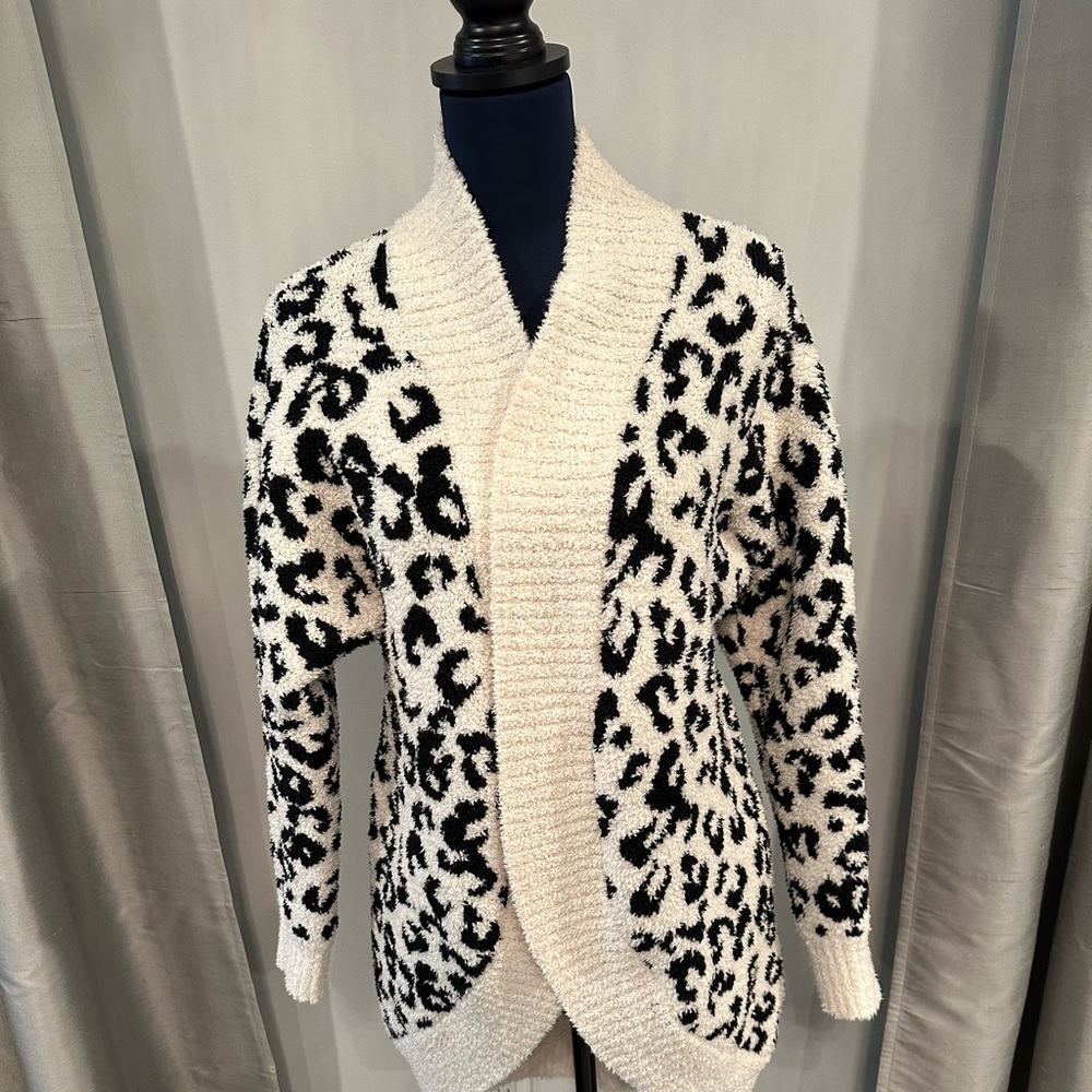 NWOT UGG Black and White Fluffy Knit Wrap Cardigan size medium